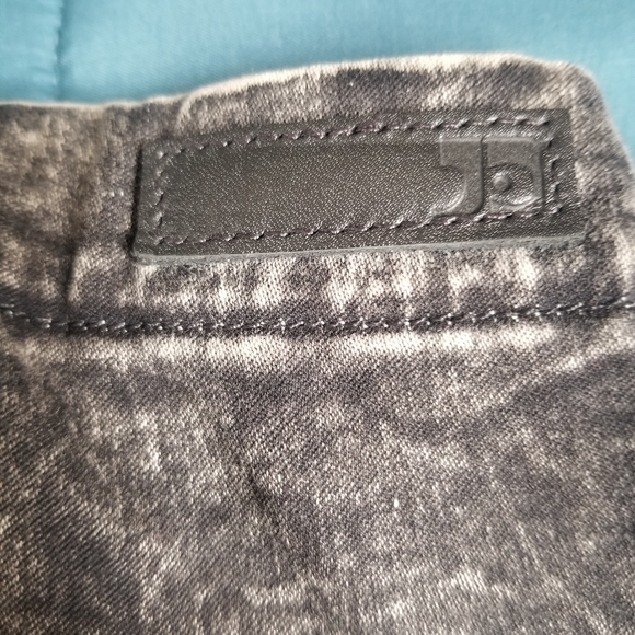 Joe's Jeans "The Legging" - Picture 2 of 5